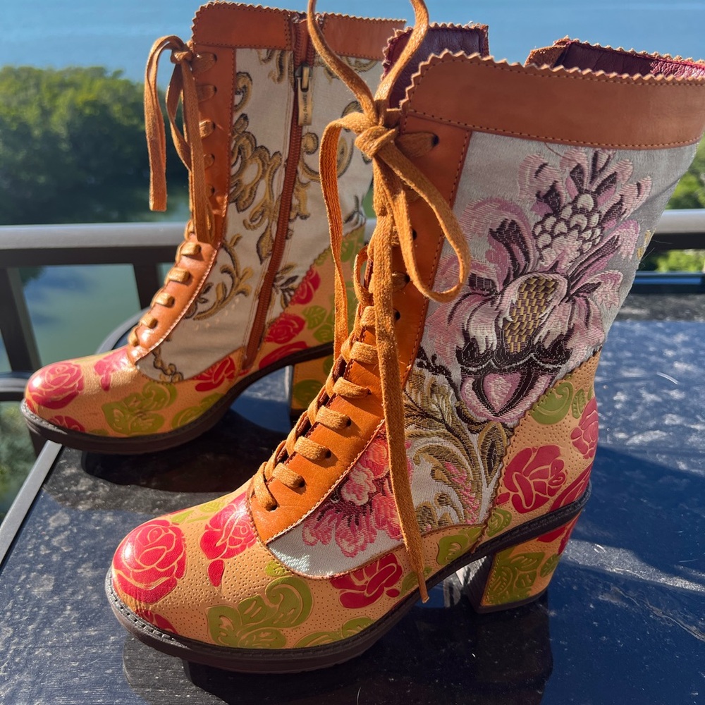 Gorgeous L’Artiste boots, worn once, size 38 = 8. Perfect condition. - Picture 3 of 16